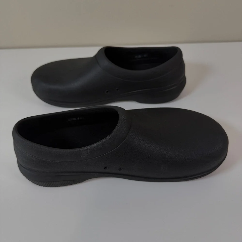 Crocs On-The-Clock Work Clogs Black Slip Resistant M8 W 10 Medical Restaurant